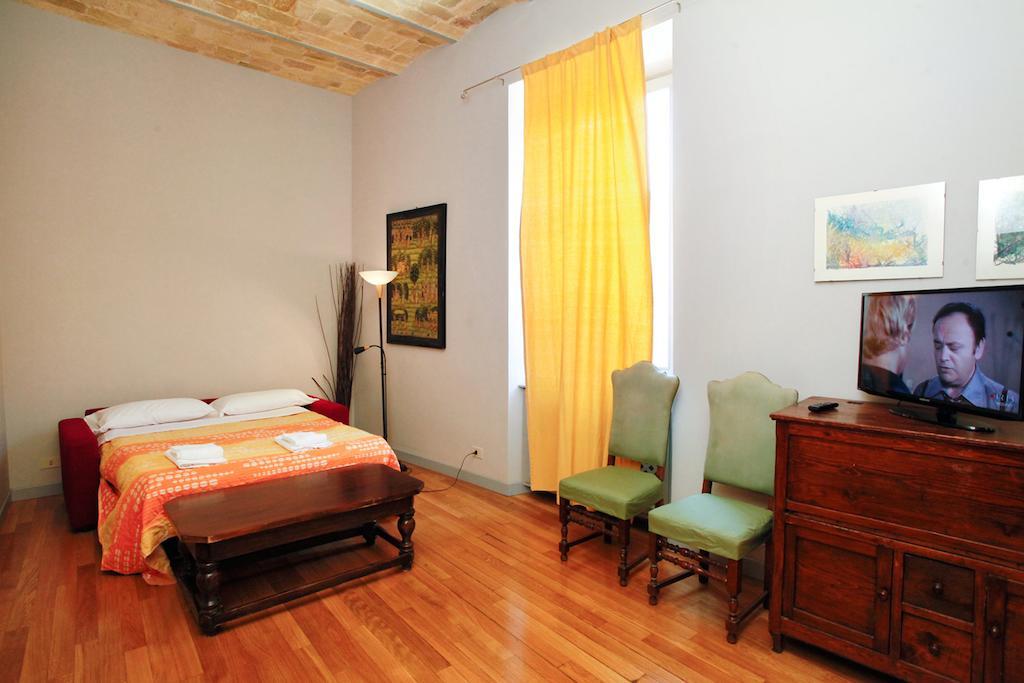 Colosseo Apartments And Rooms - Rome City Centre Dış mekan fotoğraf